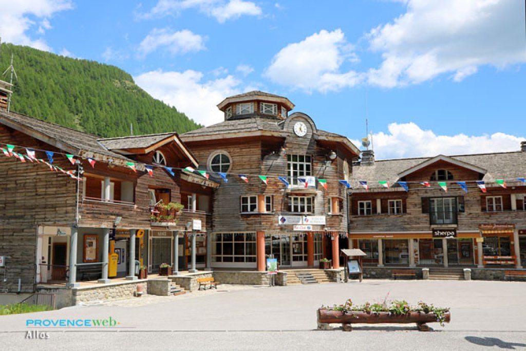 Allos station.
