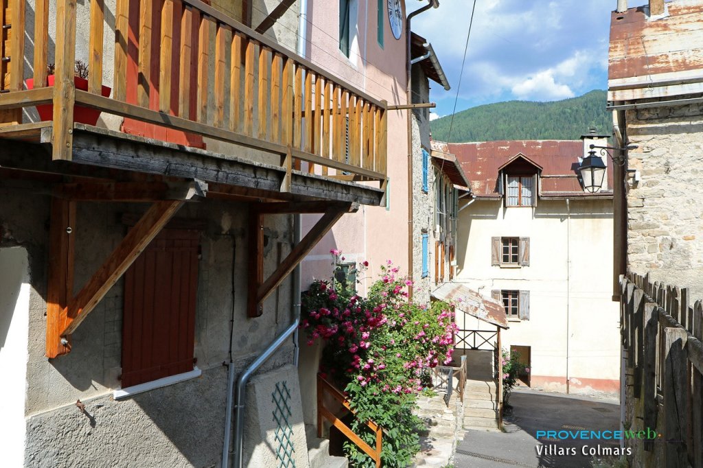 Jolie ruelle à Villars Colmars.