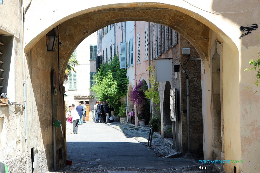 Passage voûté.