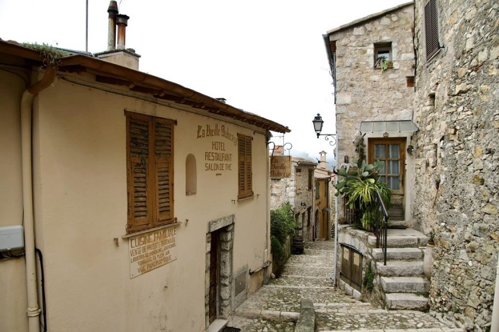 Ruelle à Sainte-Agnès.