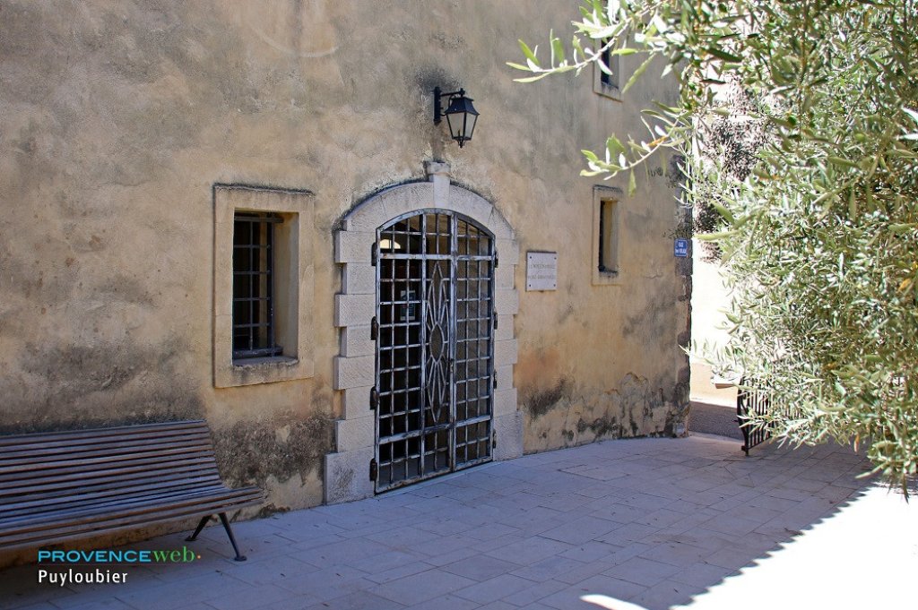 Eglise Puyloubier.