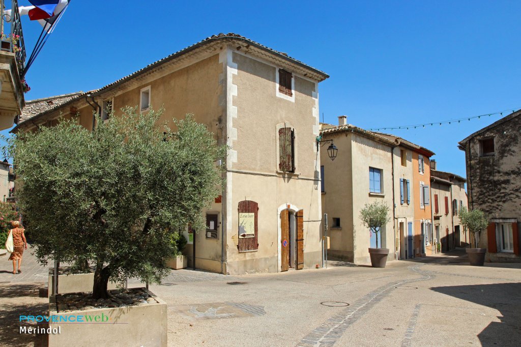 Le village de Mérindol.
