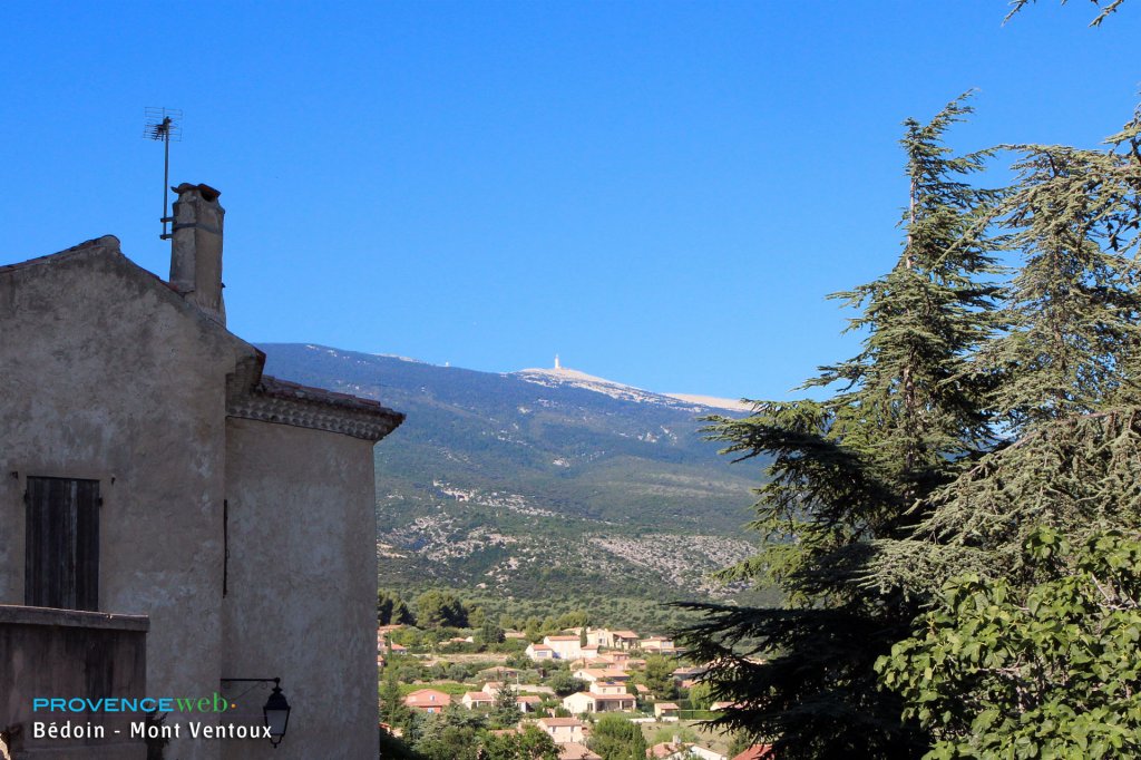 Village de Bédoin près du Ventoux.