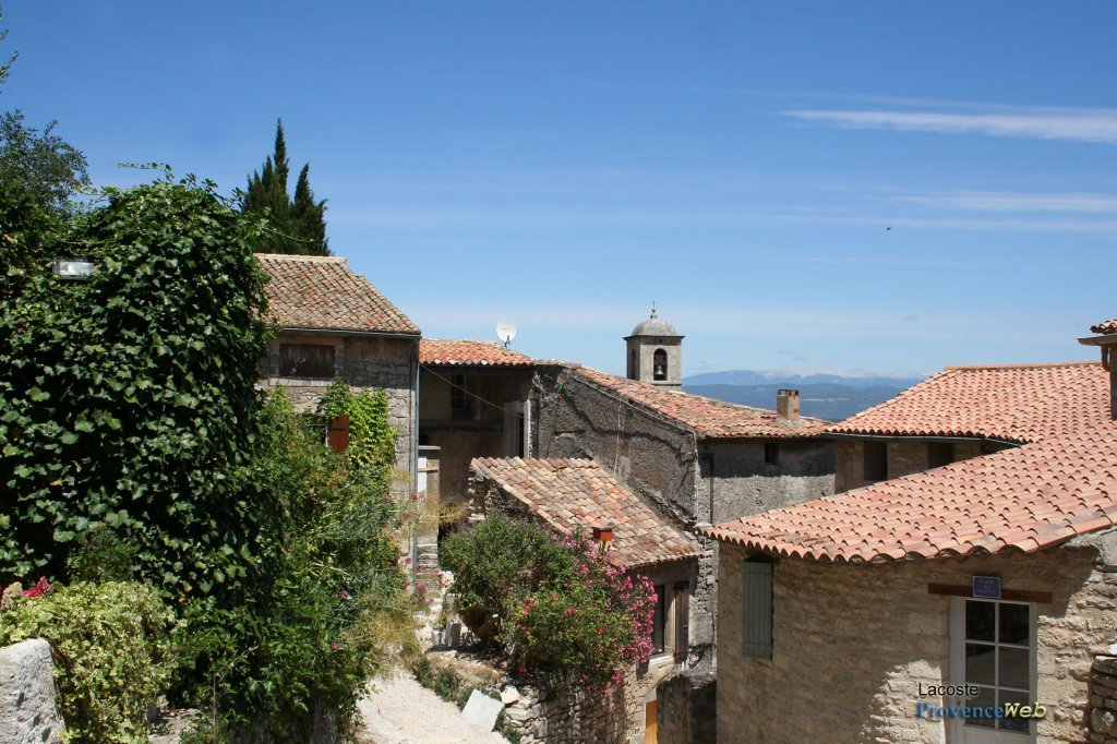 Village perché de Lacoste.