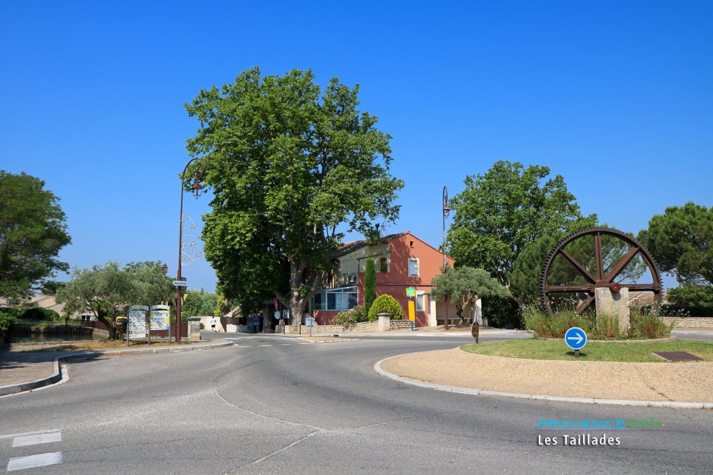 Les Taillades 84.