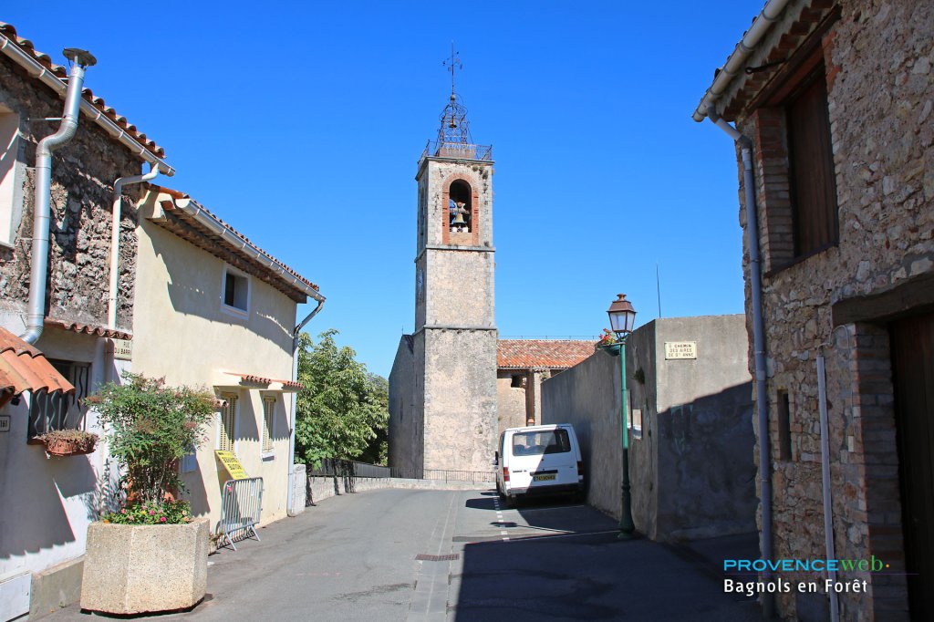 Rue de Bagnols en Forêt.