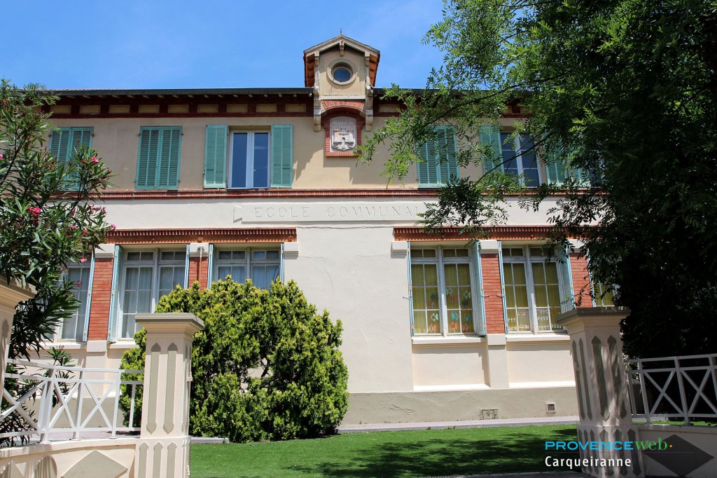 Jolie école à Carqueiranne.
