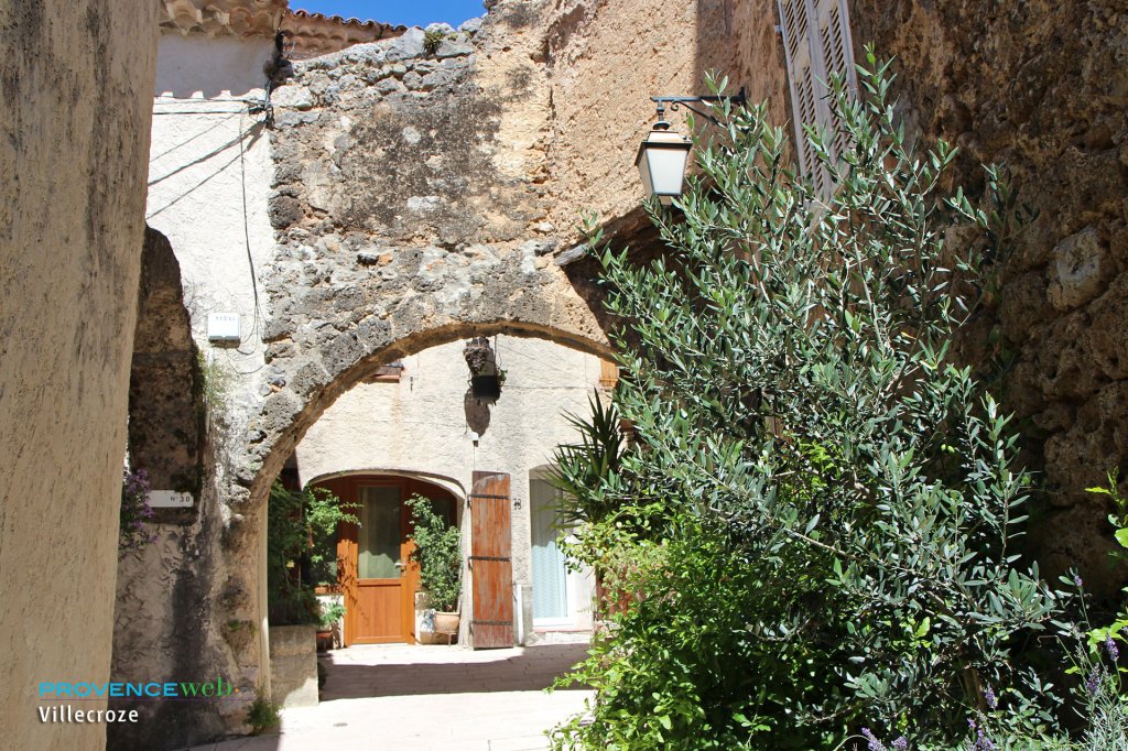 Villecroze Var.