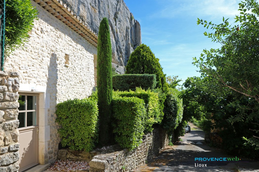 Lioux, Vaucluse.