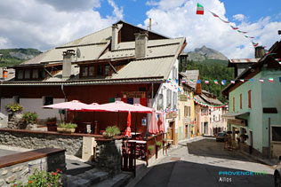 Allos, restaurant terrace