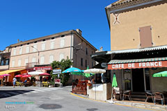 Banon, square and et terraces