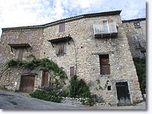 Beynes, typical stonebuilt house