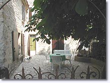 Bras d'Asse, shaded backyards