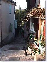 La Brillanne, calade street