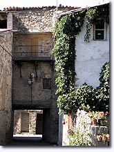 Le Brusquet, covered passageway