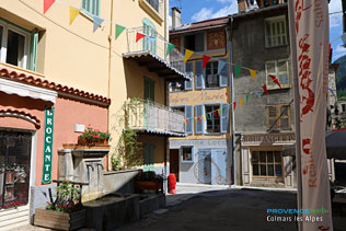 Colmars les Alpes, placette et sa fontaine