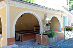 Cruis, fontaine et lavoir Cruis, fontaine et lavoir
