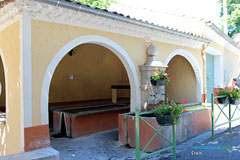 Cruis, fontaine et lavoir