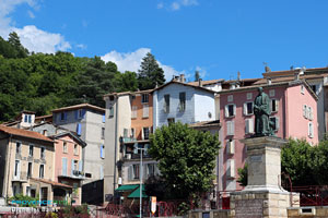 Digne les Bains, place et statue