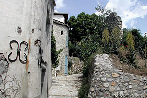 Estoublon, porte ancienne