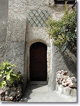 Estoublon, porte ancienne