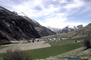 Larche, village et panorama