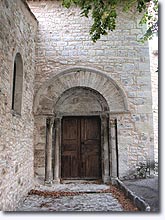 Lardiers, porte de l'église