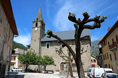 Le Lauzet Ubaye, l'église et son clocher Le Lauzet Ubaye, l'église et son clocher