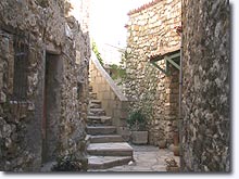 Montfort, dans le village Montfort, dans le village