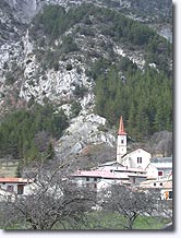 Prads-Haute-Bléone, village dans la montagne