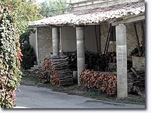 Redortiers, abri à bois Redortiers, abri à bois