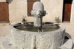 Senez, fontaine Senez, fontaine
