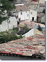 Sigoyer, roofs of the village