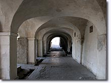 Sainte Tulle, vaulted passageway