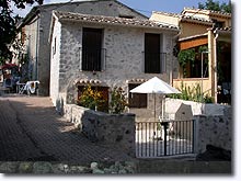Saint Pierre, maison et terrasse Saint Pierre, maison et terrasse