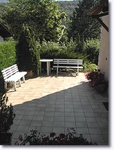 Saint Vincent sur Jabron, terrasse dans la verdure