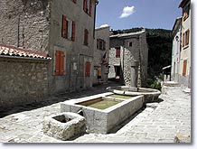 Ubraye, lavoir et fontaine