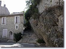 Villemus, maison et rocher Villemus, maison et rocher