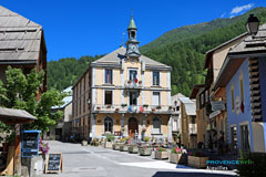 Aiguilles, la mairie