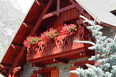 La Chapelle en Valgaudemar, balcon fleuri La Chapelle en Valgaudemar, balcon fleuri