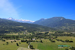 Embrun, plaine et neiges éternelles