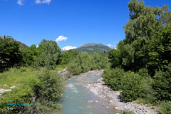 Gap, rivière dans la campagne Gap, rivière dans la campagne