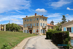 Lagrand, la mairie et le clocher Lagrand, la mairie et le clocher