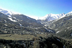 Les Orres, le village dans la montagne