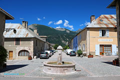 Mont-Dauphin, place et fontaine Mont-Dauphin, place et fontaine
