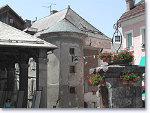 Saint-Bonnet en Champsaur, fontaine fleurie