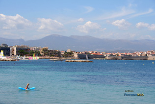 Antibes, enfant sur la mer