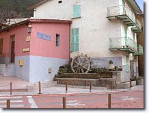 Bollene Vesubie, fountain