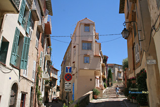 Cannes, calade dans le vieux Cannes