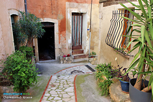Chateauneuf Grasse, tiny street